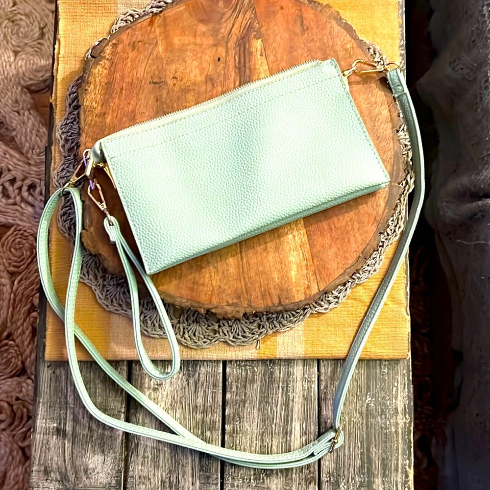 MINT CLUTCH PURSE